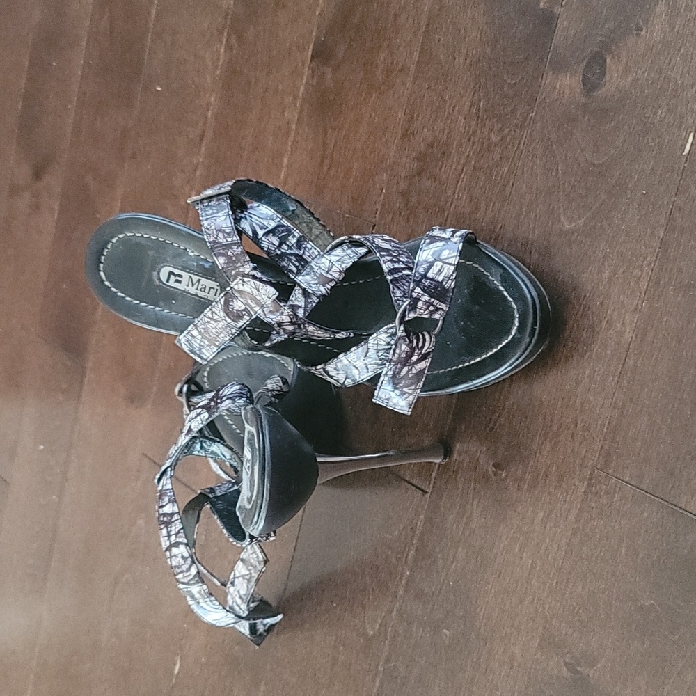 Sandals - Picture 3 of 3